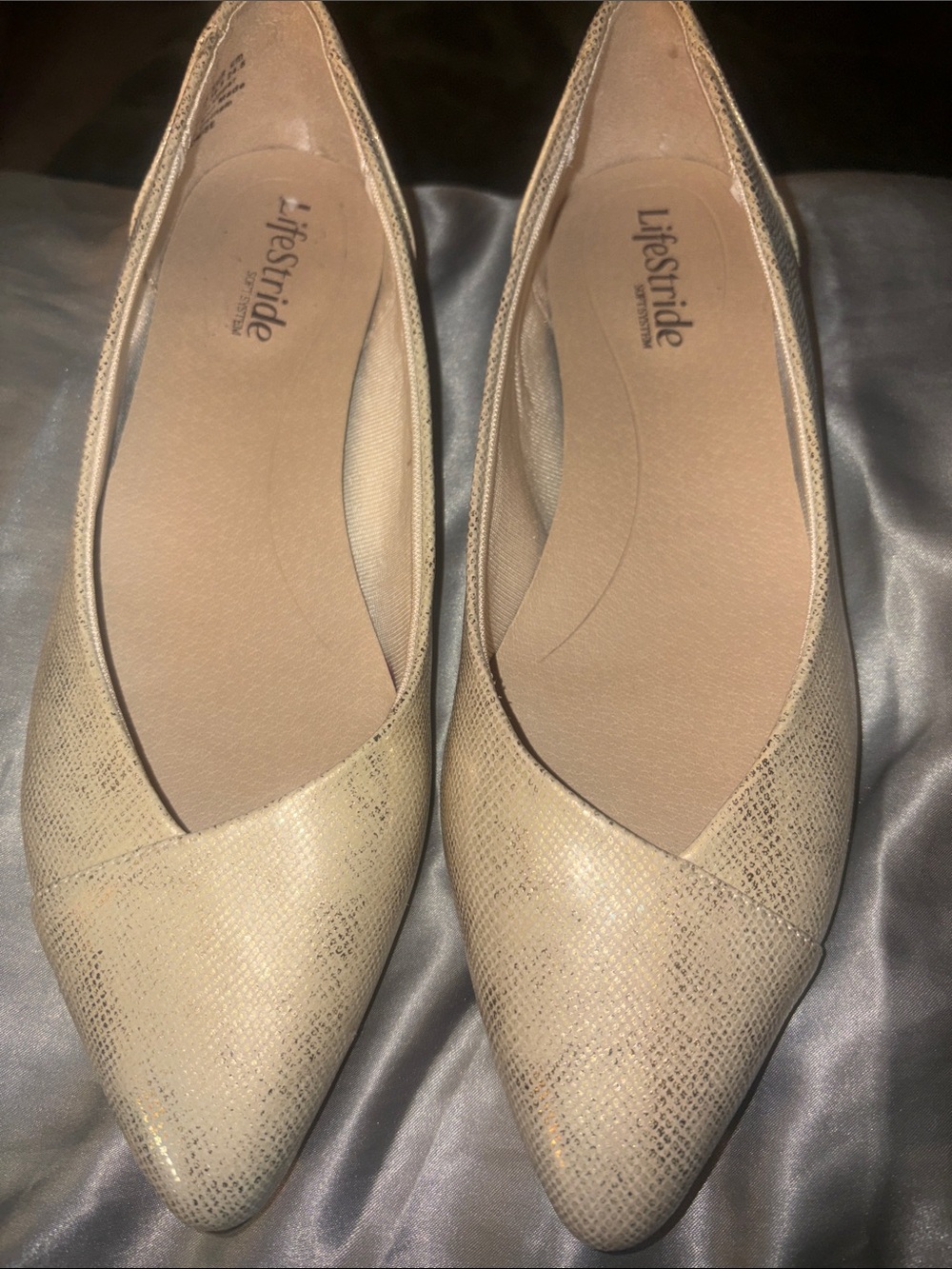 Size 8 Life Stride Pointed Toe Flats in Light Beige Metallic